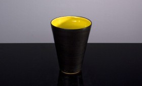 Svart gul kopp